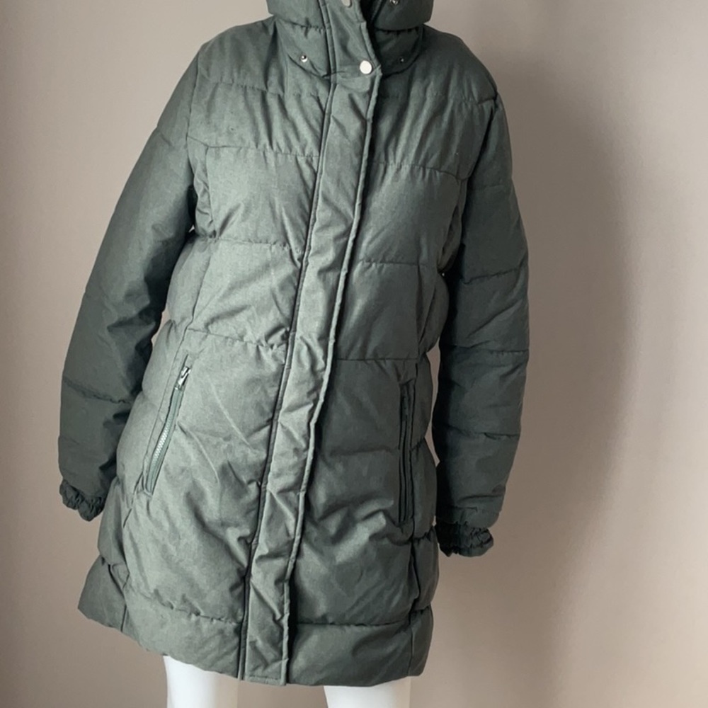 Host Pick! ❤️ Helly Hansen Puffer Coat